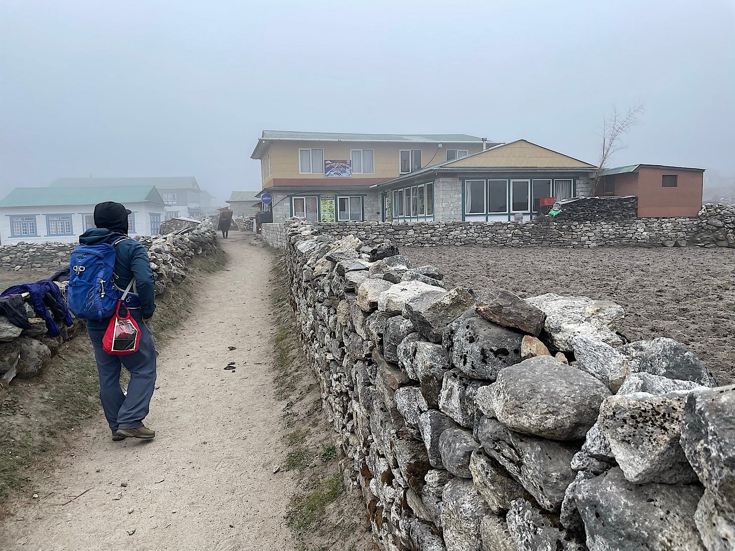 Snow started to fall as we left the hotel and headed to Khunde.