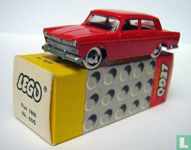 מכונית הלגו הראשונה עם הגלגלים החדשים שמאפשרים לה לנסוע בקלות מכונית הלגו הראשונה עם הגלגלים החדשים שמאפשרים לה לנסוע בקלות