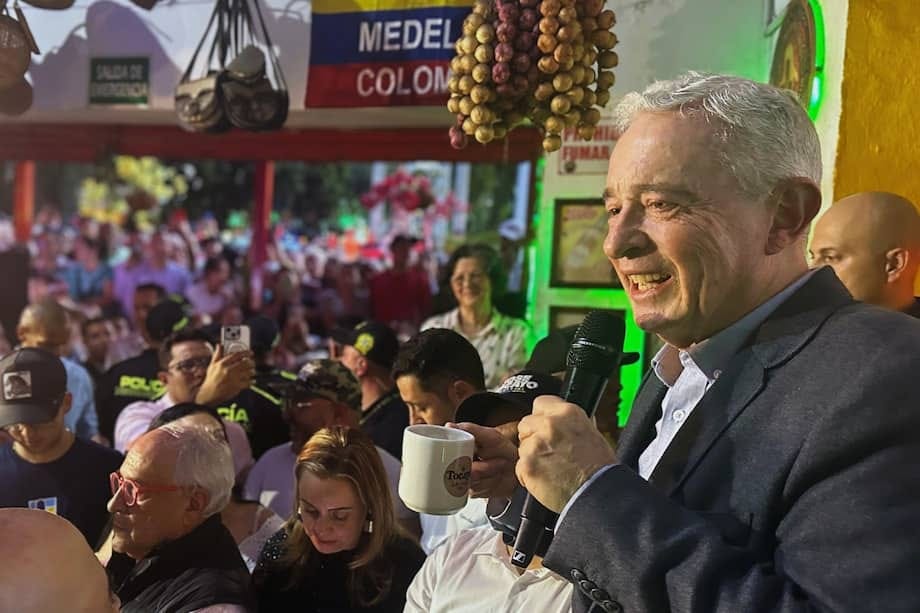 Expresidente Álvaro Uribe salió a las calles de Antioquia y pidió respaldo para las elecciones de 2026. Expresidente Álvaro Uribe salió a las calles de Antioquia y pidió respaldo para las elecciones de 2026.