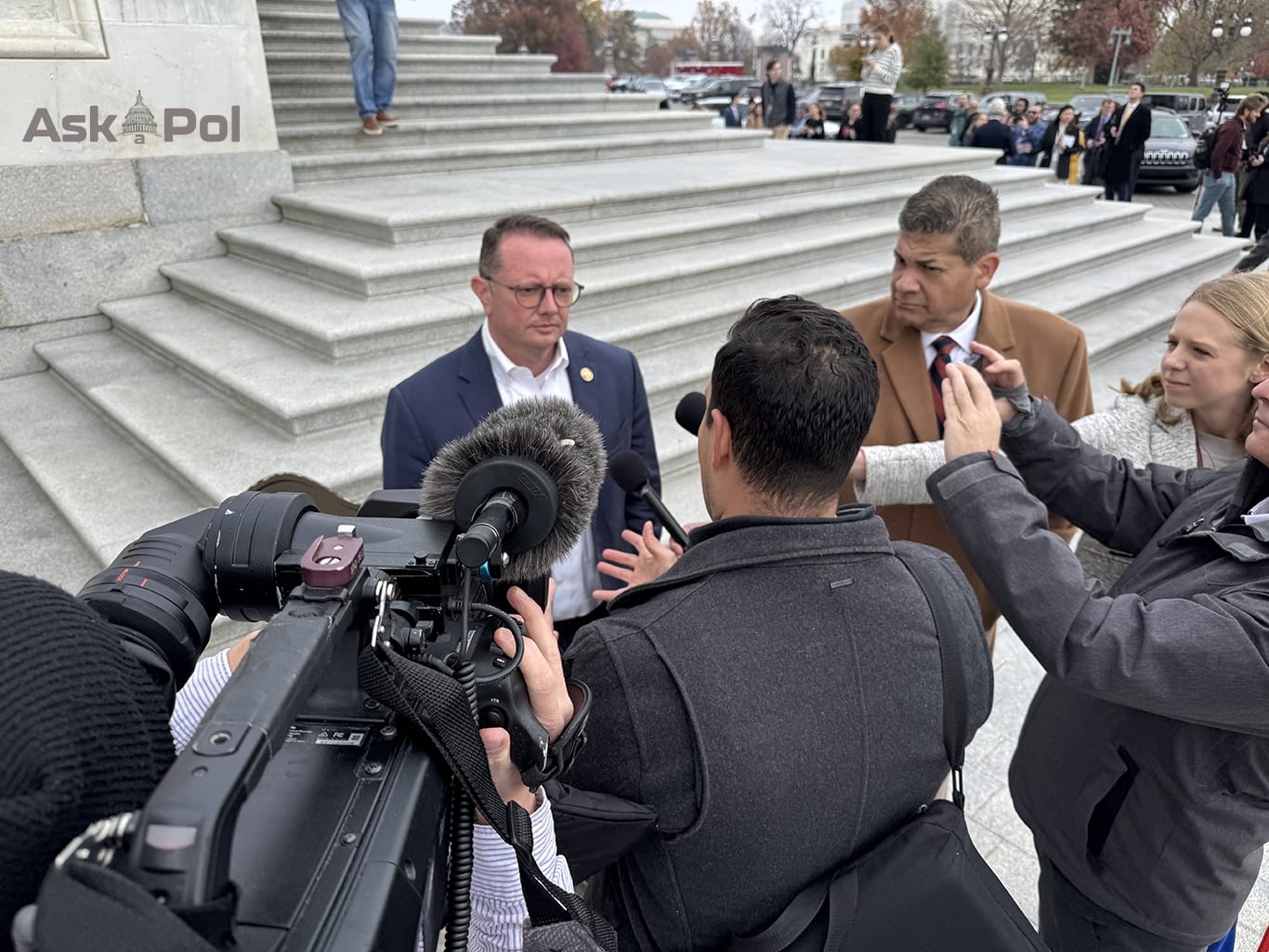 A congressman answers reporters questions at US Capitol steps. © www.askapol.com