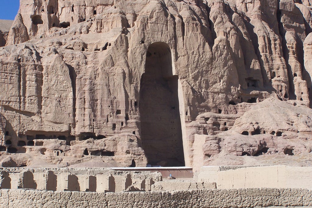 West niche, c. 6th-7th c C.E., stone, stucco, paint, Bamiyan, Afghanistan, Buddha destroyed 2001 (photo: Carlos Ugarte, CC BY-NC 2.0)