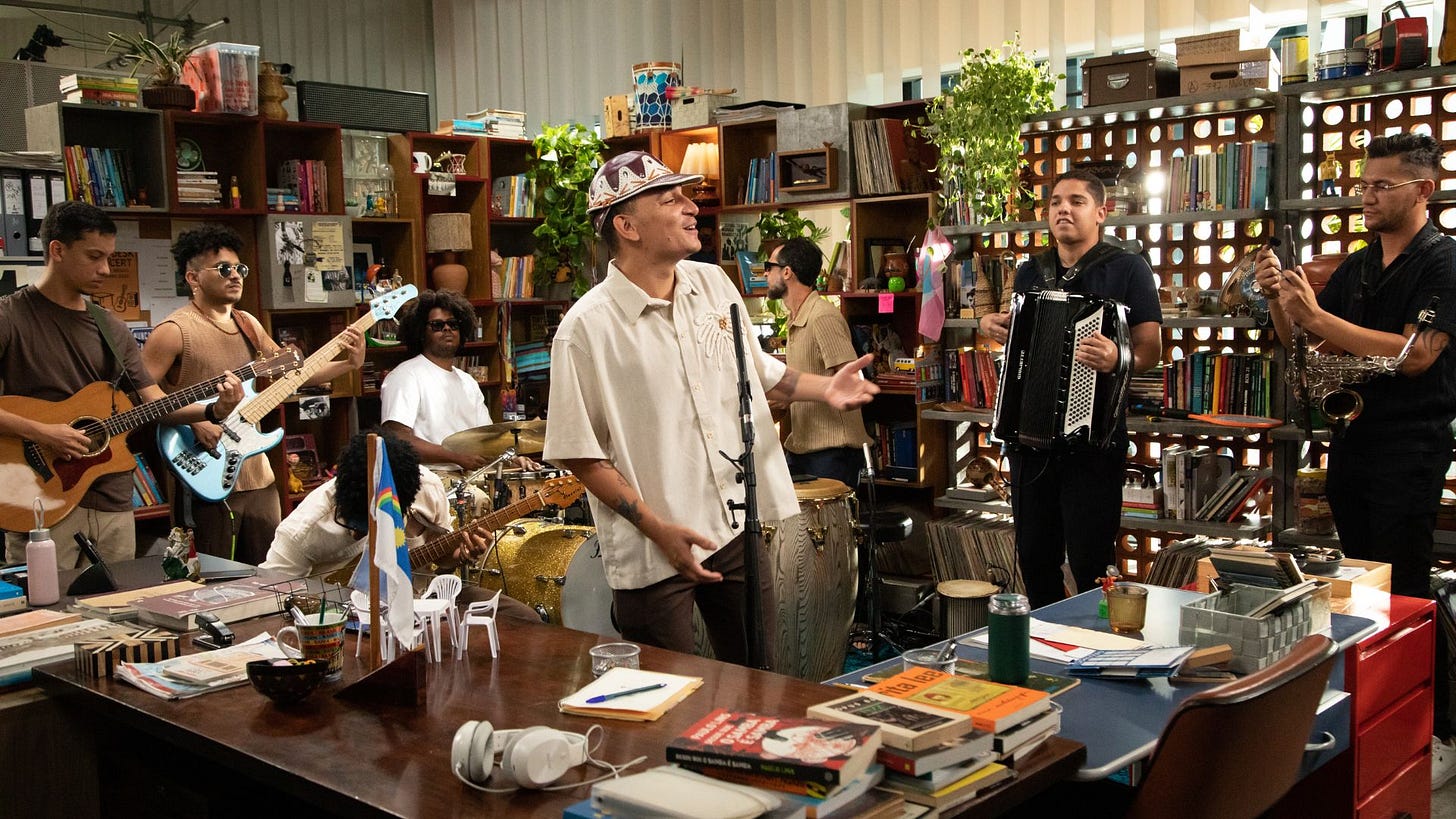 Tiny Desk Brasil estreia oficialmente com show de João Gomes; assista -  Rolling Stone Brasil