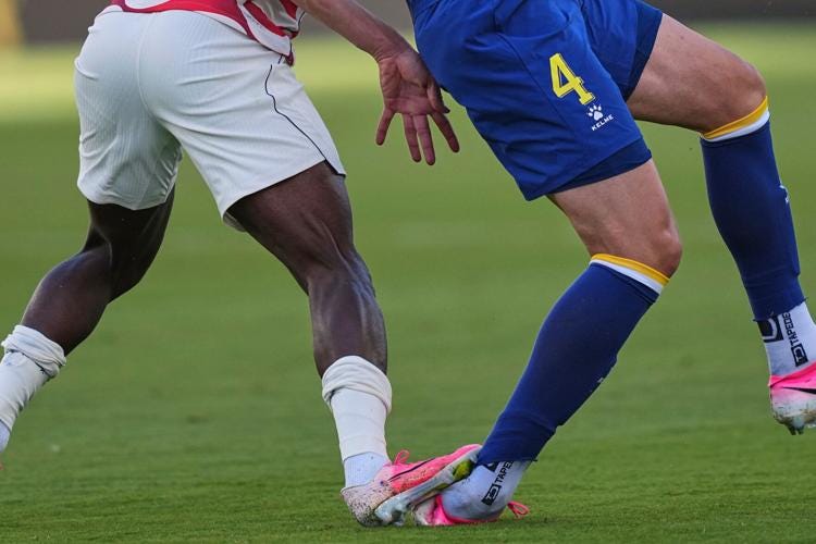 Photos of Balogun's red-card foul at center of FIFA controversy to lift US  striker's suspension | Sports | yoursun.com