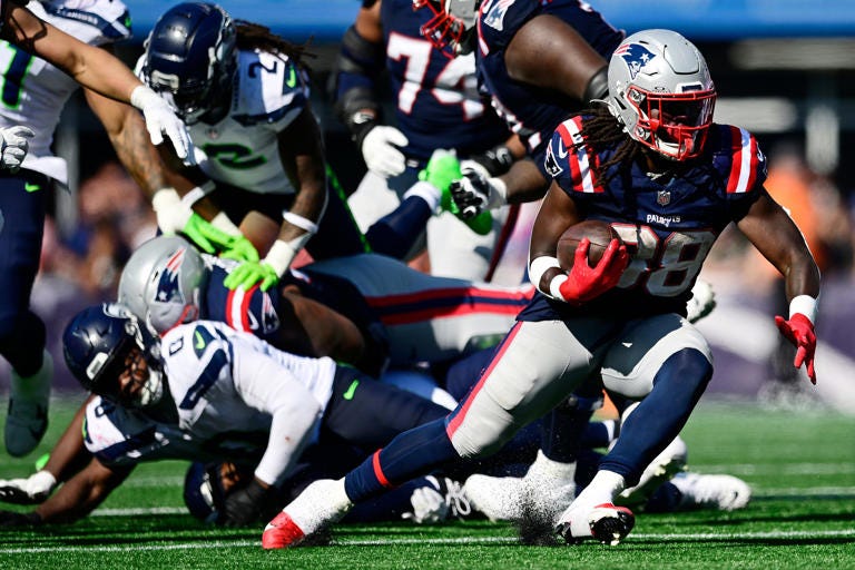 FOXBOROUGH, MASSACHUSETTS - SEPTEMBER 15: Jaheim Bell #88 of the New England Patriots runs with the ball during the second half against the Seattle Seahawks at Gillette Stadium on September 15, 2024 in Foxborough, Massachusetts. (Photo by Jaiden Tripi/Getty Images)