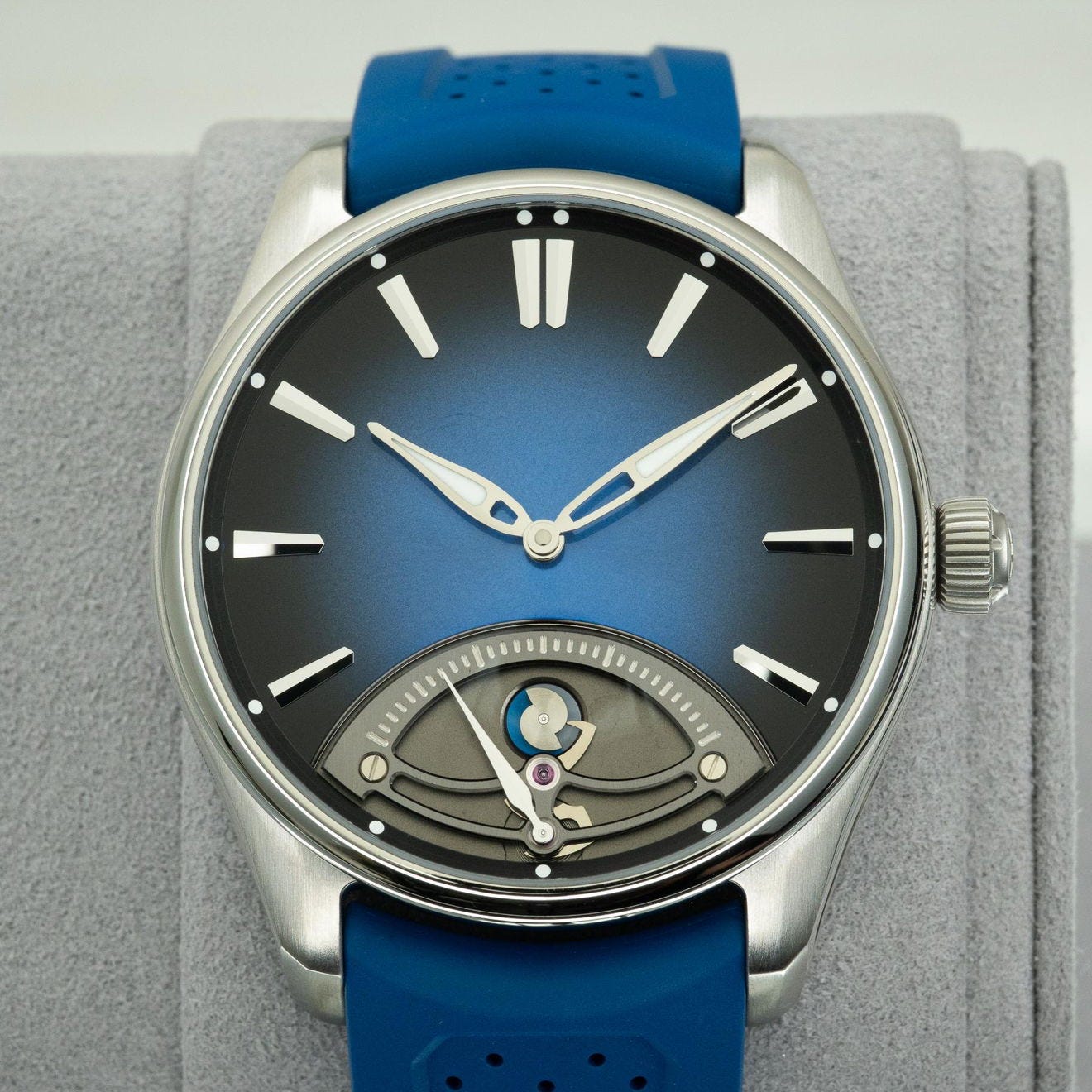 2026 H. Moser & Cie Pioneer Retrograde Seconds 42.8 Steel / Midnight Blue fumé / Strap 3250-1200 Listing Image 1 2026 H. Moser & Cie Pioneer Retrograde Seconds 42.8 Steel / Midnight Blue fumé / Strap 3250-1200 Listing Image 1