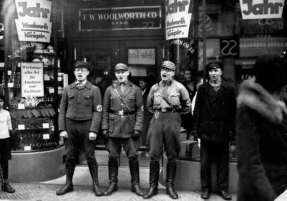 Berlin Woolworth Store - Nazi troops sing on March 1933 | Flickr Berlin Woolworth Store - Nazi troops sing on March 1933 | Flickr