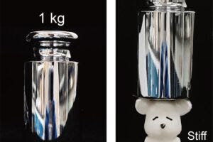 The hydrogel transforms from rubbery softness to rigid armor in seconds when heated—and just as quickly reverts to its flexible state when cooled.