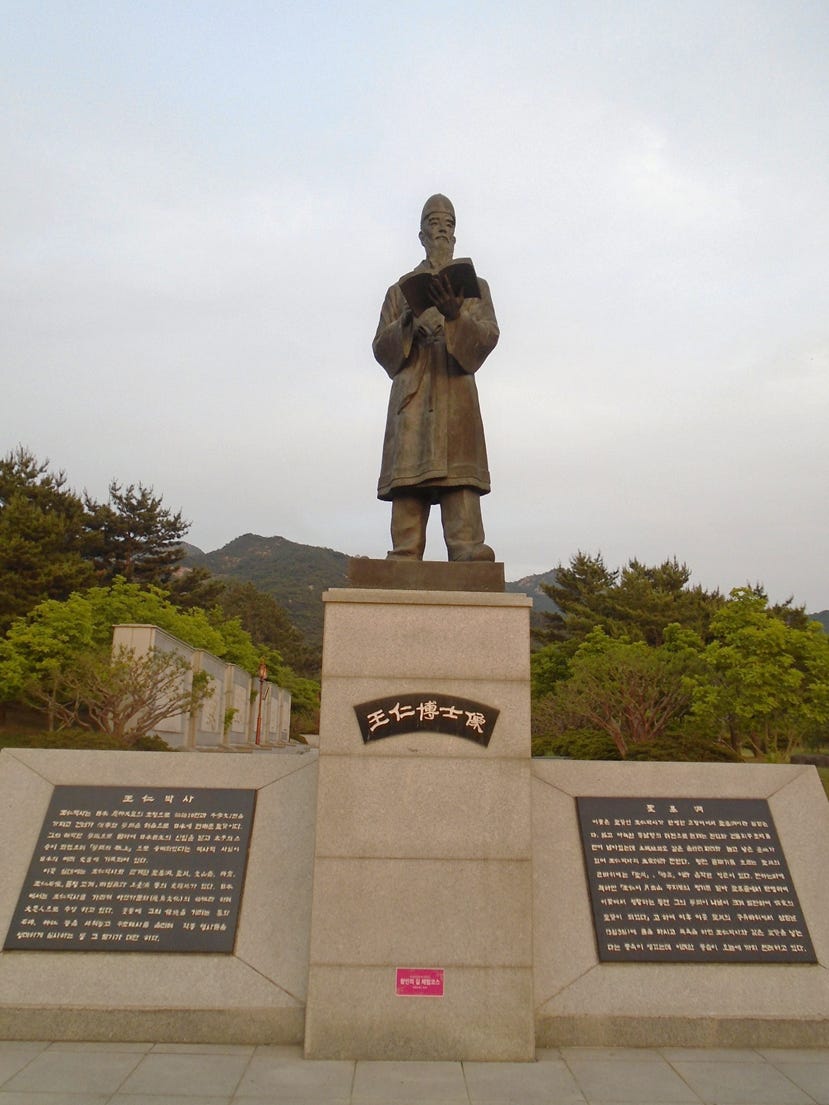 A statue of a person holding a book

AI-generated content may be incorrect.