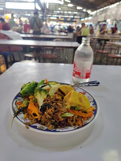 lunch scenes at Chalawan's