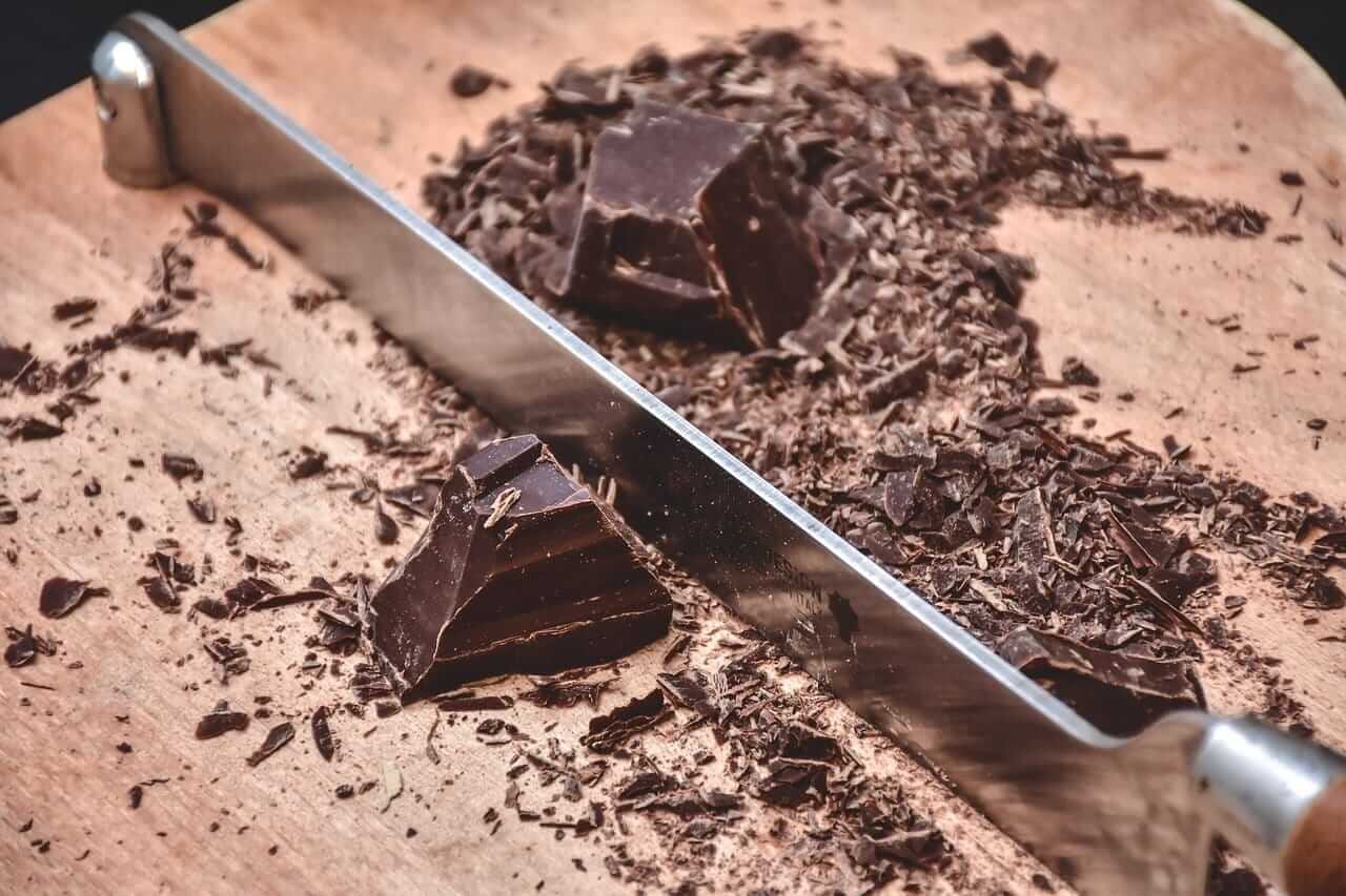 Chocolate cocoa chopped on table by Simone_ph via Pixabay