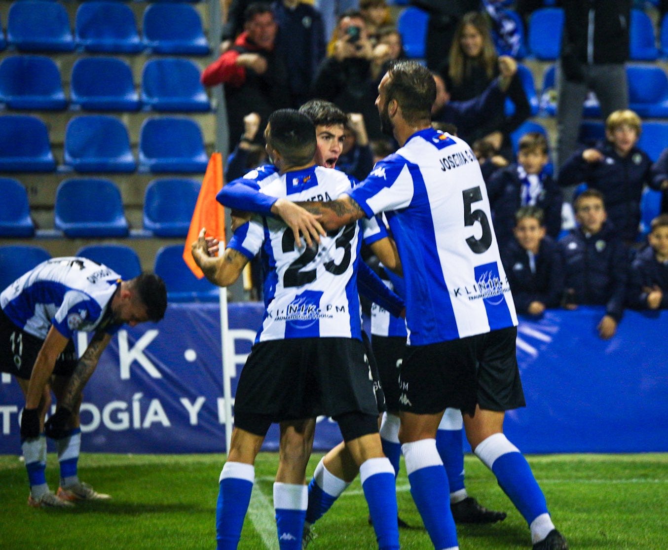 Los jugadores celebrando el gol en la ida