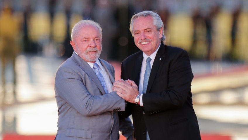 Ex-presidente argentino Alberto Fernández, aliado de Lula, é acusado de bater na mulher