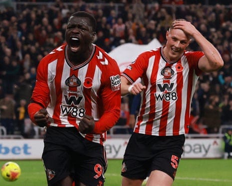 Sunderland fight back with late Brobbey equaliser to hold leaders Arsenal |  Premier League | The Guardian