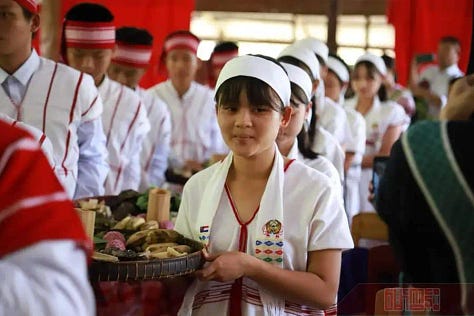 ကေအဲန်ယူတပ်မဟာ ၆ ထဲက လက်ချည်မင်္ဂလာပွဲတစ်ပွဲ။ ဓါတ်ပုံ - Mawkun Magazine