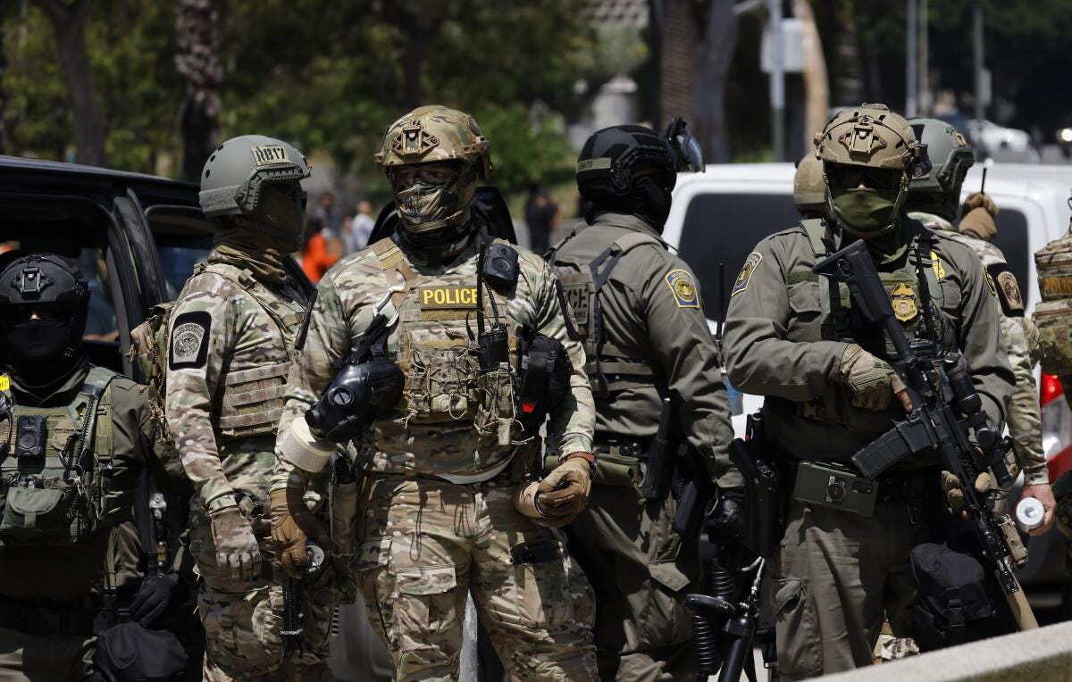 Heavily armed immigration agents descend on L.A.'s MacArthur Park - Los  Angeles Times