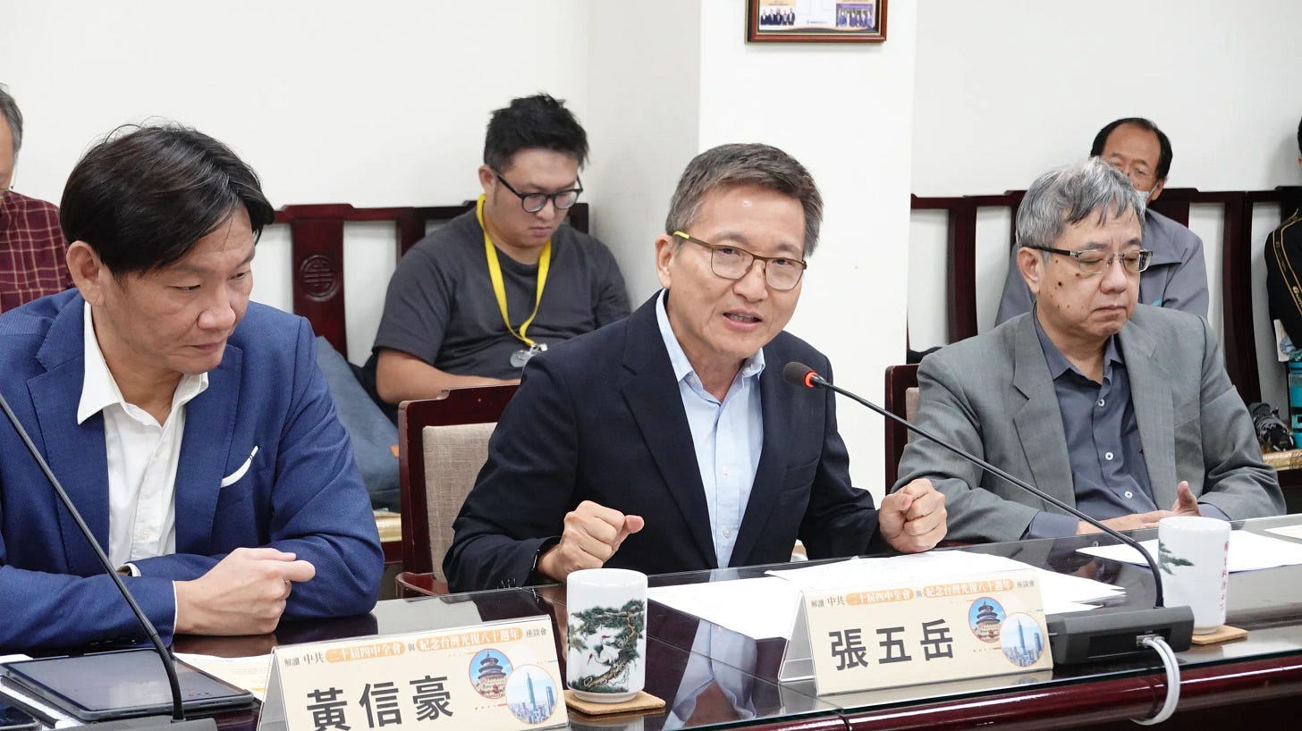 左起为与谈人黄信豪、张五岳、刘孟俊。（杨腾凯摄）