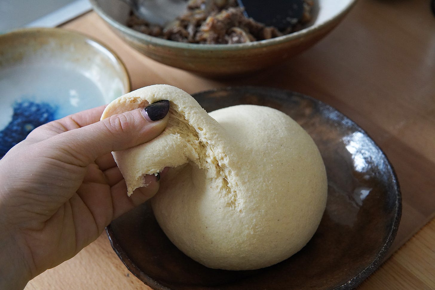 un bout de pâte déchiré à la main