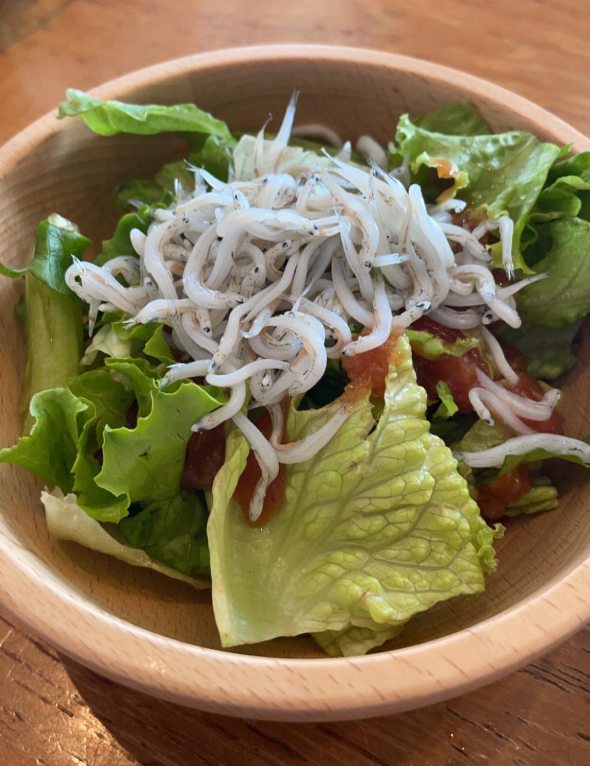 Whitebait-topped salad in Enoshima : r/JapaneseFood