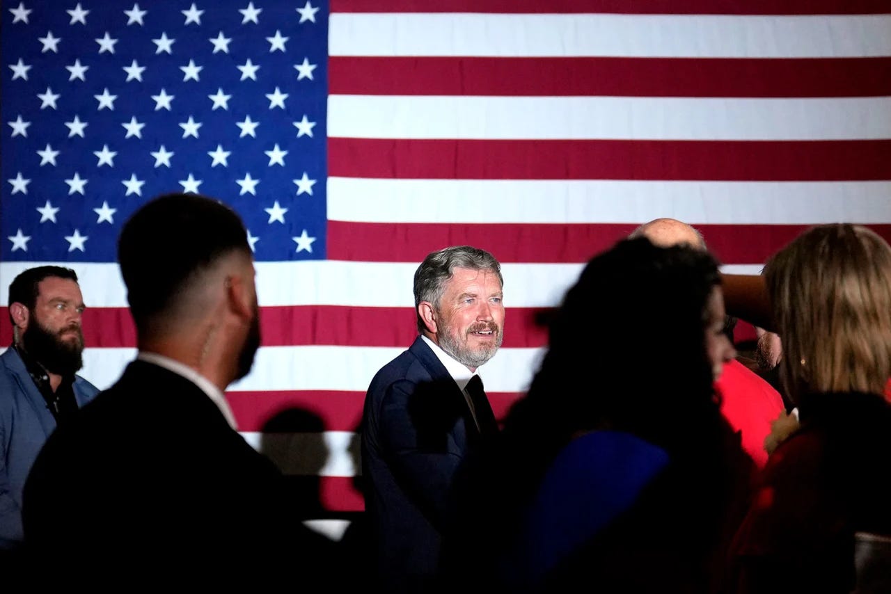 Thomas Massie became one of the clearest modern examples of how opposition to foreign wars, surveillance, and the political influence surrounding Israel can carry significant political consequences in Washington.