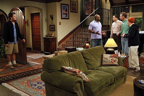 12 ideas de Home Two and a Half men | dos hombres y medio, diseño de  peluquería, dos hombres