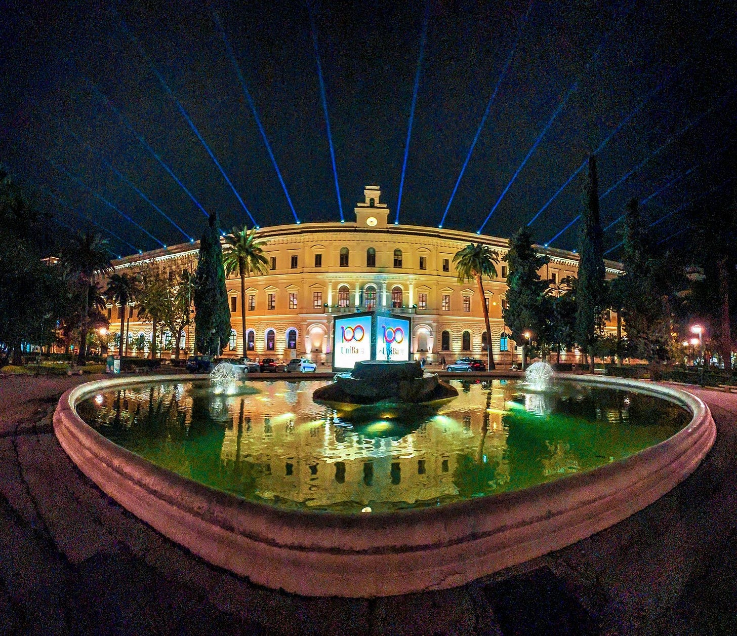 Nessuna descrizione della foto disponibile.