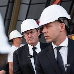 Hogyan kormányozta be az első kanyarban a szakadékba az országot Magyar Péter?