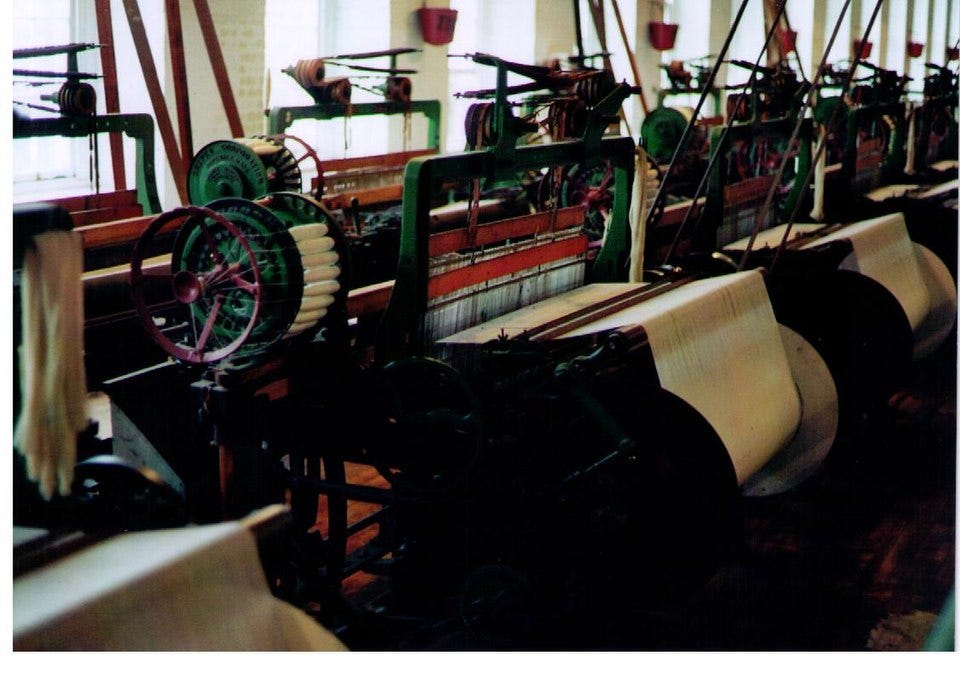 File:Strickmaschine im Museum.JPG