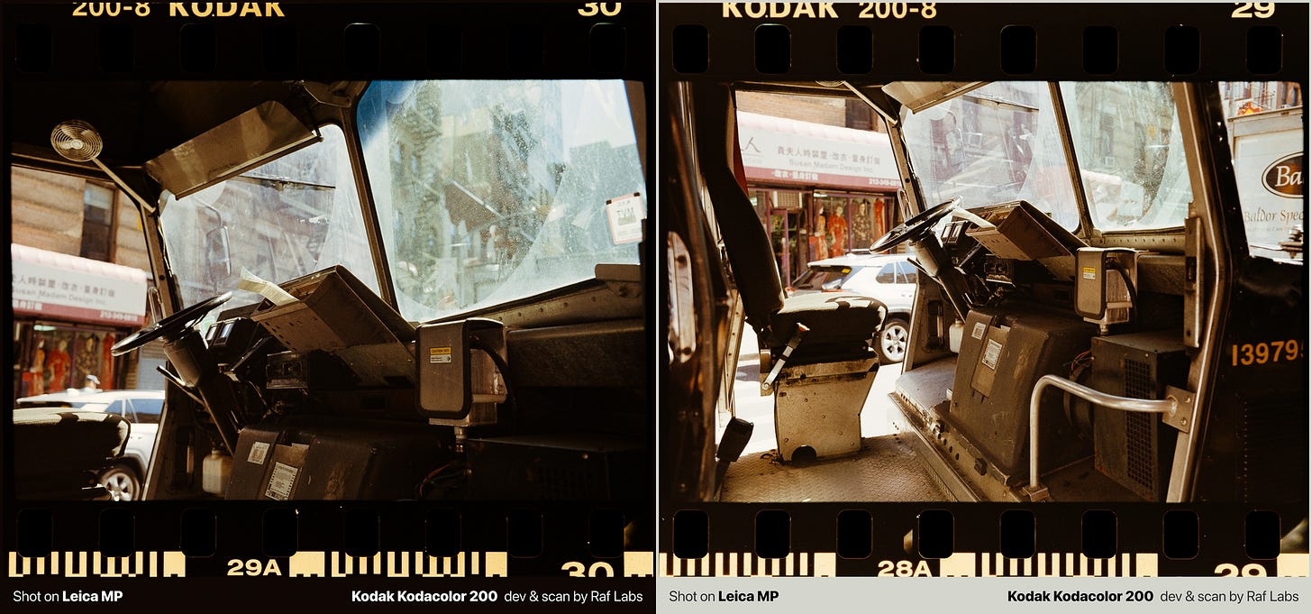 A parte interior deste caminhão da UPS ao sol é um bom teste para mostrar como o Kodacolor 200 preserva as sombras bem. Medi para as sombras aqui. A parte interior deste caminhão da UPS ao sol é um bom teste para mostrar como o Kodacolor 200 preserva as sombras bem. Medi para as sombras aqui.