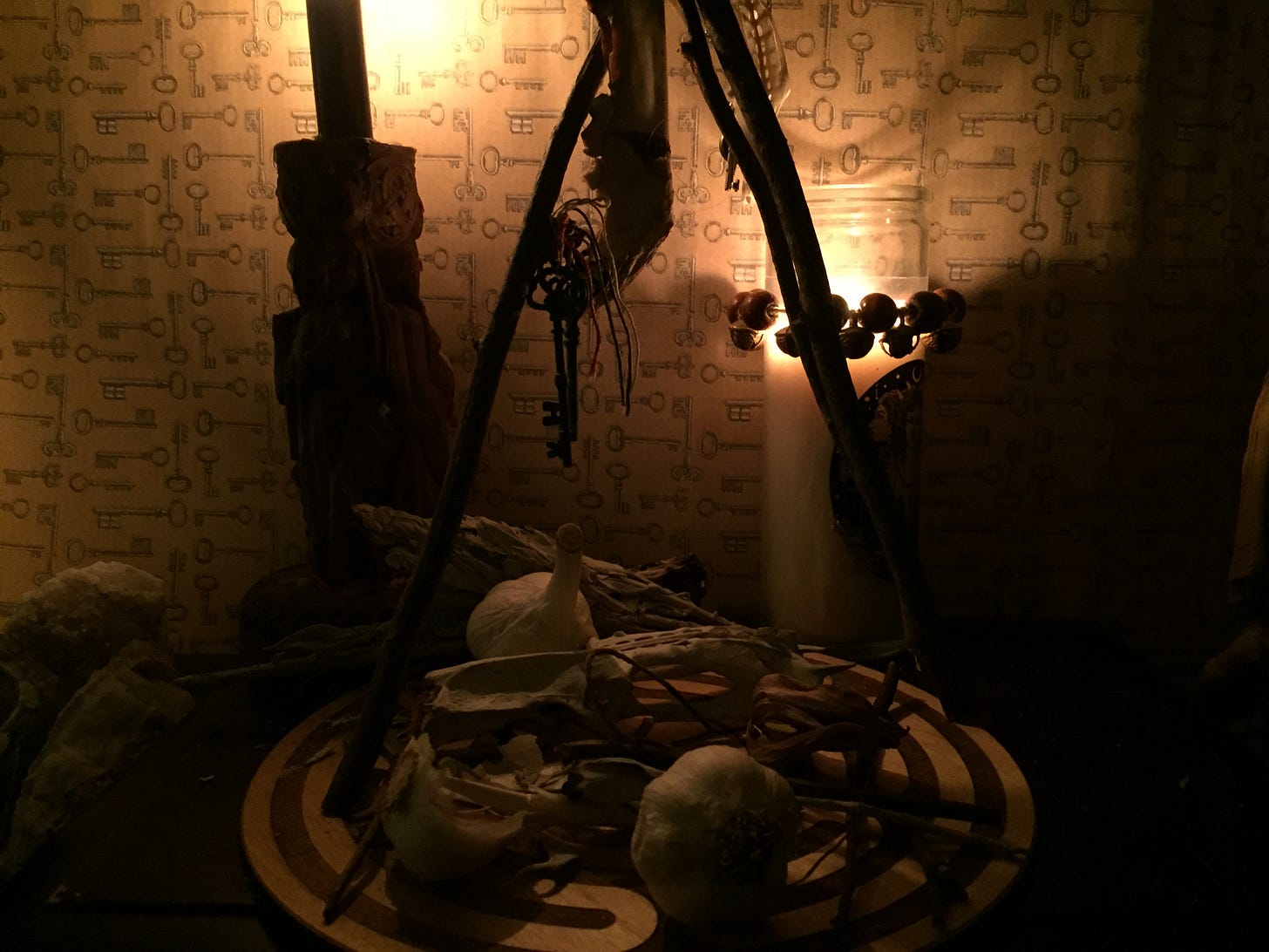 Altar of Hekate. Hekate's Supper. Garlic, Bones. Keys. Crossroads. Tripod.