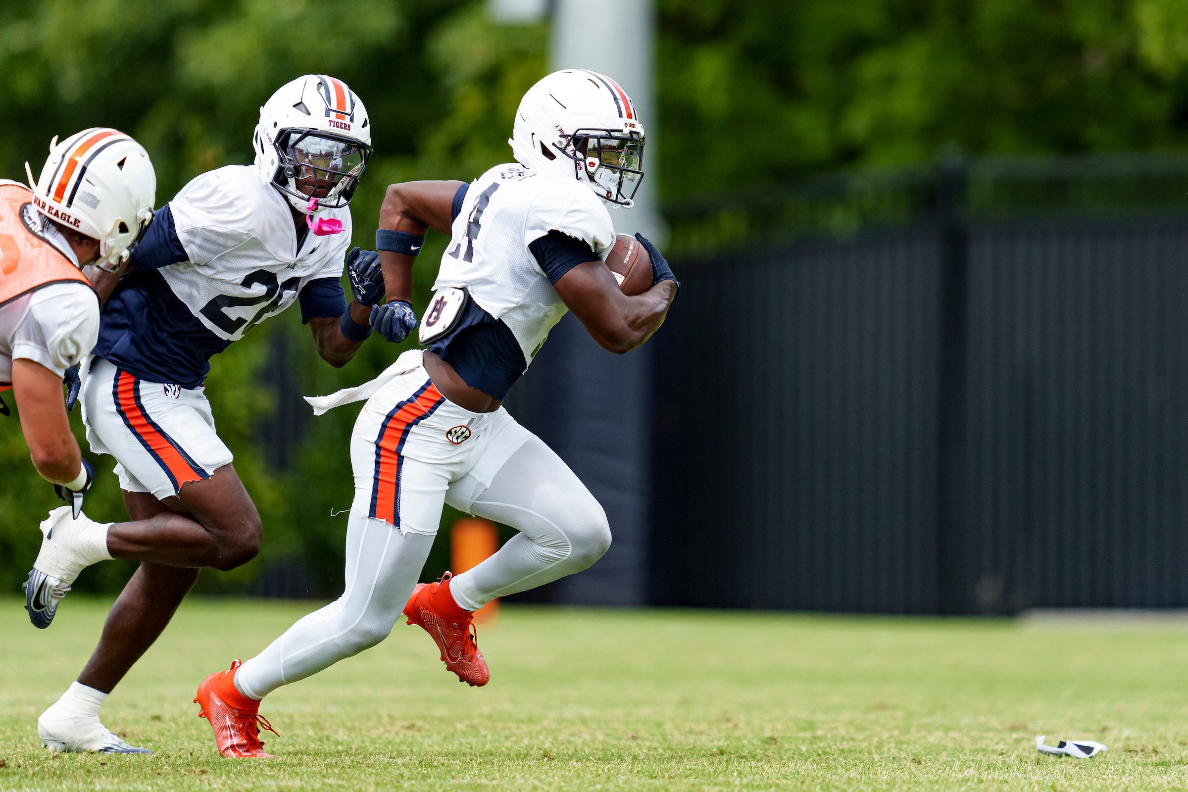Observations: Final viewing window of Auburn football camp