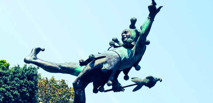 Photo of a statue of a court jester.