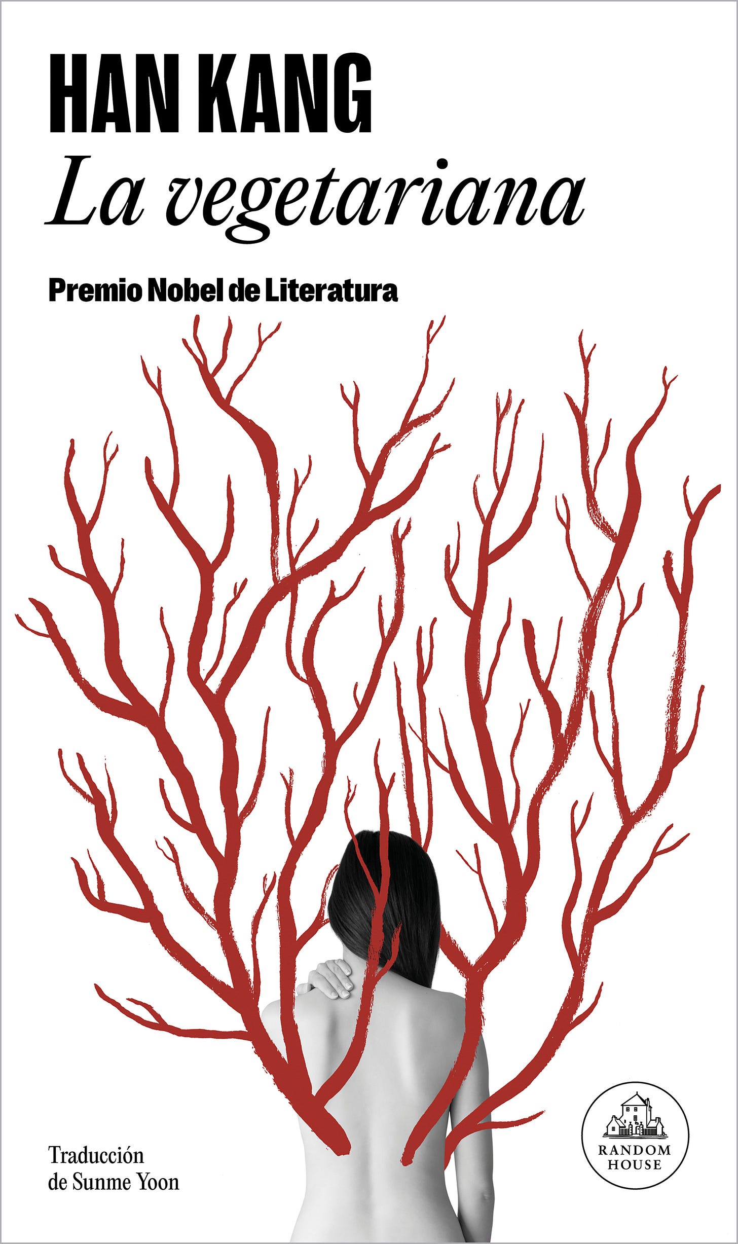 La imagen muestra la portada del libro "La vegetariana" de Han Kang, ganadora del Premio Nobel de Literatura. En la portada, se destaca una figura femenina de espaldas, cuyo cuerpo se funde con un fondo de ramas rojas y oscuras, creando una atmósfera simbólica y enigmática. La figura parece convertirse en parte de la vegetación, reflejando el tema central de la obra. La portada tiene un diseño minimalista y evocador, que invita al lector a explorar la historia de la protagonista a través de esta representación visual.