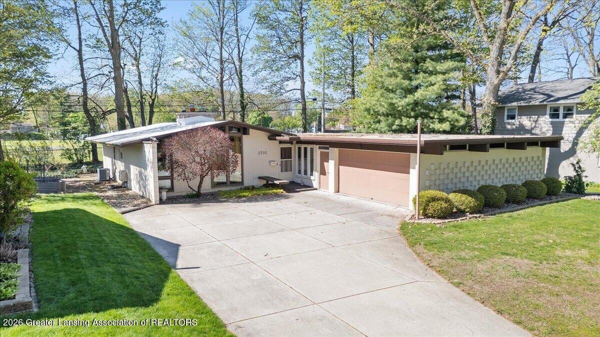 Mid-Century Modern in Lansing, MI - $274,900 Mid-Century Modern in Lansing, MI - $274,900