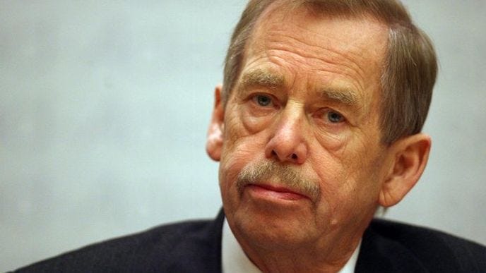 Václav Havel se zasloužil o svobodu a demokracii, schválili poslanci |  e15.cz
