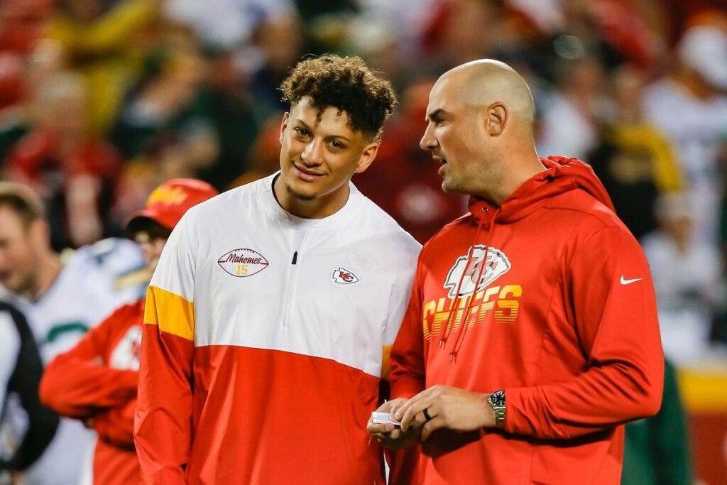 Patrick Mahomes y Mike Kafja en los Kansas City Chiefs. Patrick Mahomes y Mike Kafja en los Kansas City Chiefs.