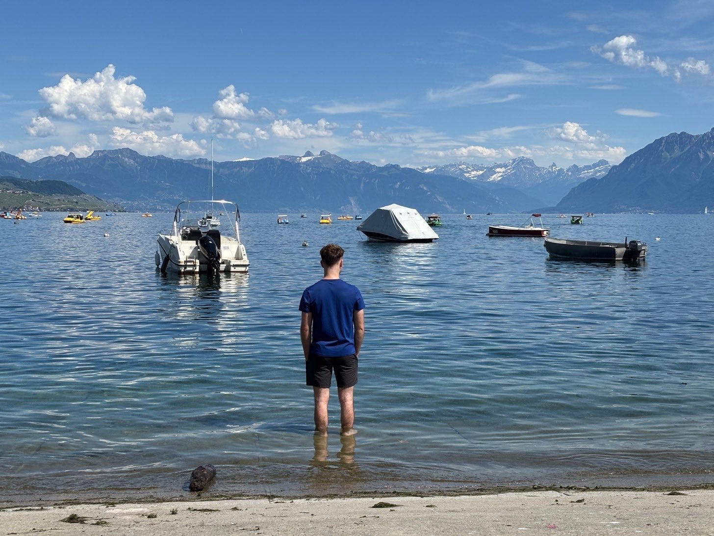 Lausanne looking back to Montreux - Paddling