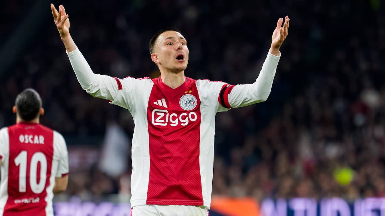 Aanvoerder Berghuis ziet Ajax ploeteren tegen FC Twente: 'We verdienen het  niet' | Voetbal | NU.nl