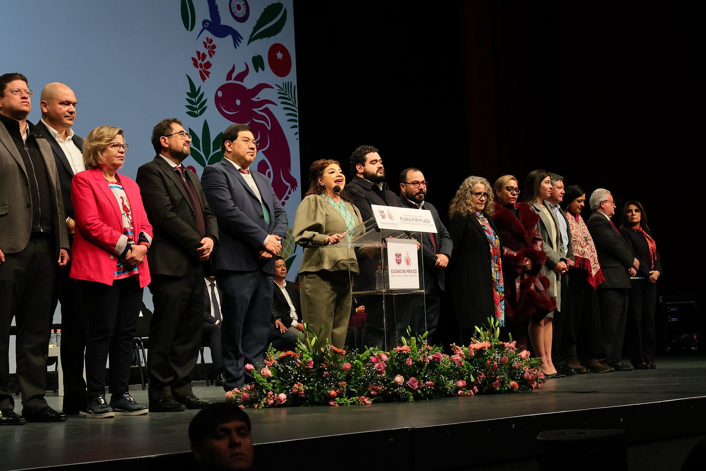 La jefa de Gobierno de la CDMX, Clara Brugada Molina, en la ceremonia de sucesión de puestos públicos como si fueran patrimonio privado. Foto: Gobierno de la CDMX La jefa de Gobierno de la CDMX, Clara Brugada Molina, en la ceremonia de sucesión de puestos públicos como si fueran patrimonio privado. Foto: Gobierno de la CDMX