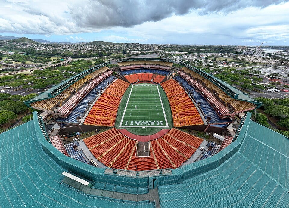 File:Hawaii's abandoned Aloha Stadium view from roof.jpg