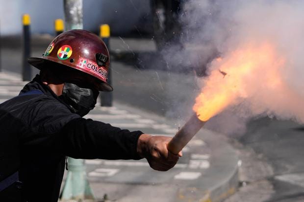 Fuertes choques de la policía con aliados del expresidente Morales y otros  manifestantes en Bolivia – Chicago Tribune