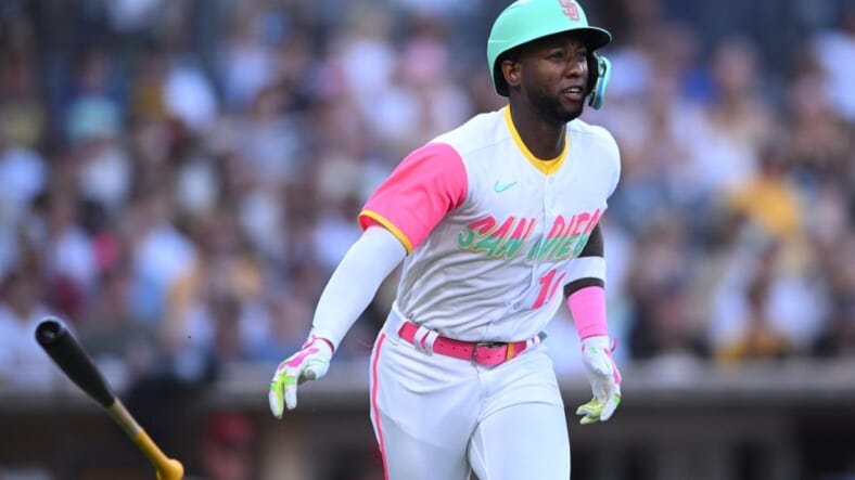 Early homers propel Padres past Diamondbacks