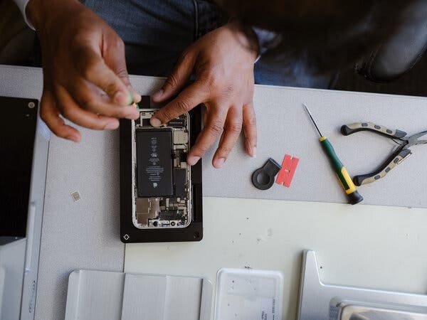 Shakeel Taiyab, an independent repair technician, replacing the battery on our columnist&rsquo;s iPhone 12 using Apple&rsquo;s certified repair equipment.