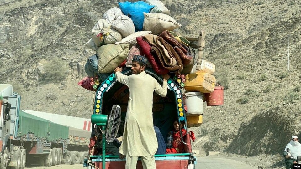 File:Afghan refugees return 2023.jpg