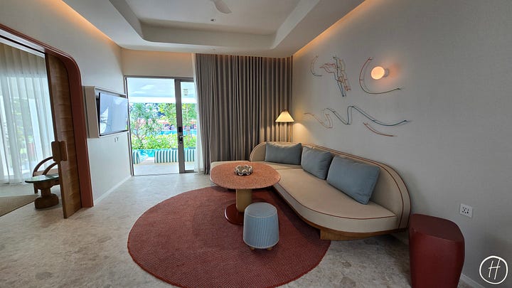 Deluxe One Bedroom Suite with Ocean View and Private Pool: Bedroom and Living room