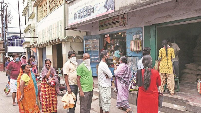 Despite being the world’s 4th largest economy, India distributes free ration to 800 million citizens — highlighting the deep economic divide. Despite being the world’s 4th largest economy, India distributes free ration to 800 million citizens — highlighting the deep economic divide.
