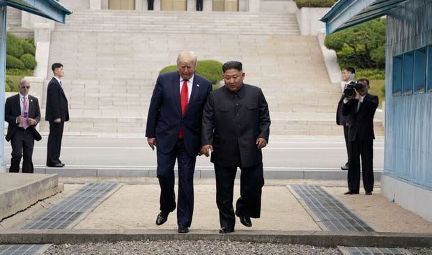 트럼프는 왜 관세로 세계를 뒤흔들었나? 생각보다 기묘한 이야기