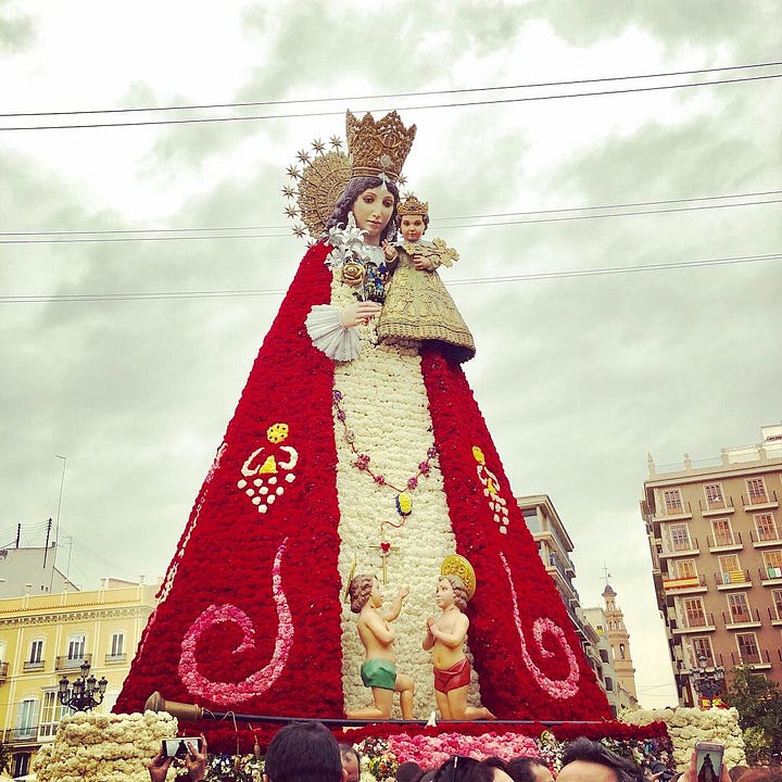The construction of a Virgen Mary made of flowers, before and after
