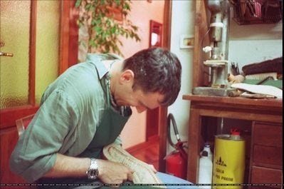 DDL in semi-retirement as a shoemaker in Florence. | Day lewis, Daniel day,  Lewis