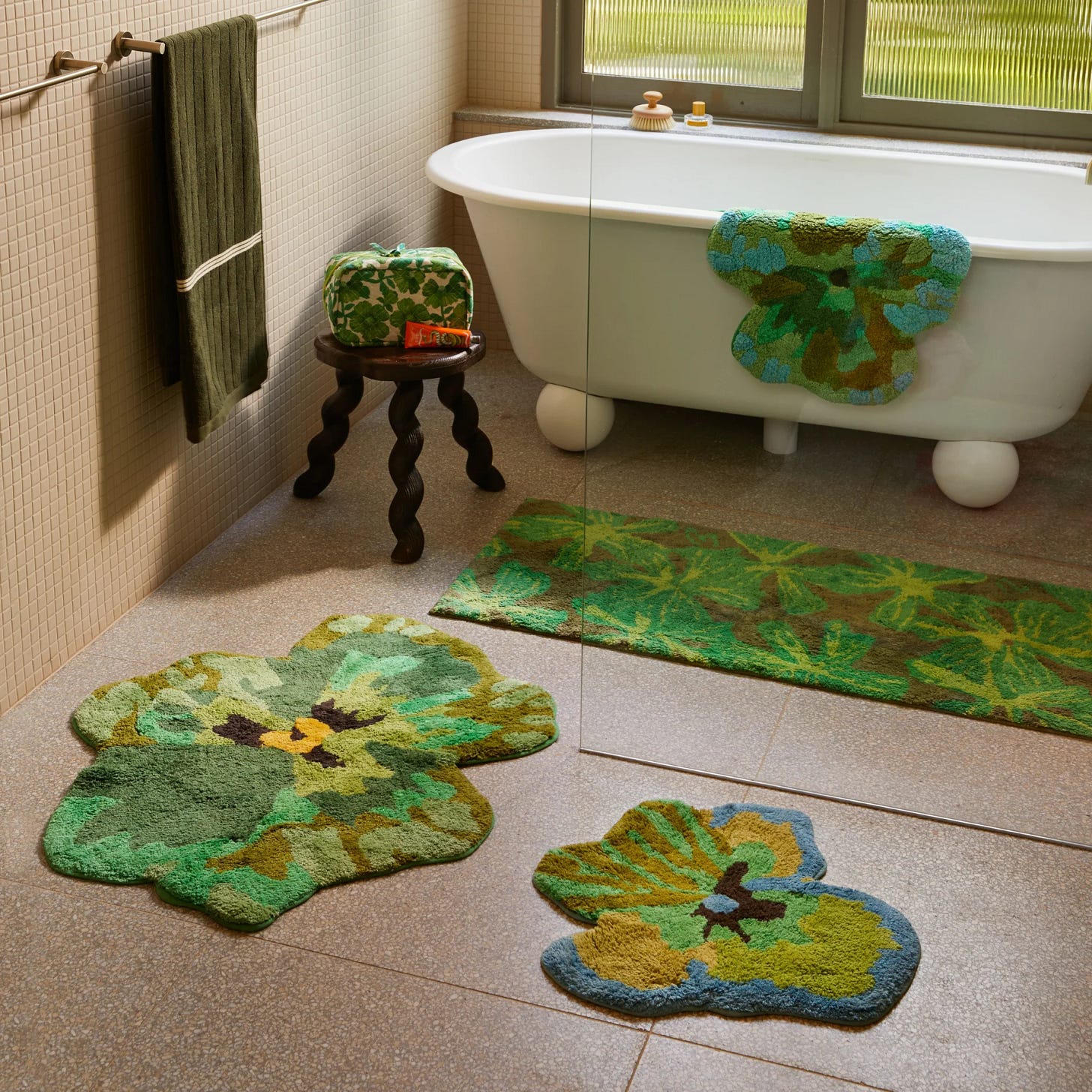 Bonnie and Neil pansy bath mats