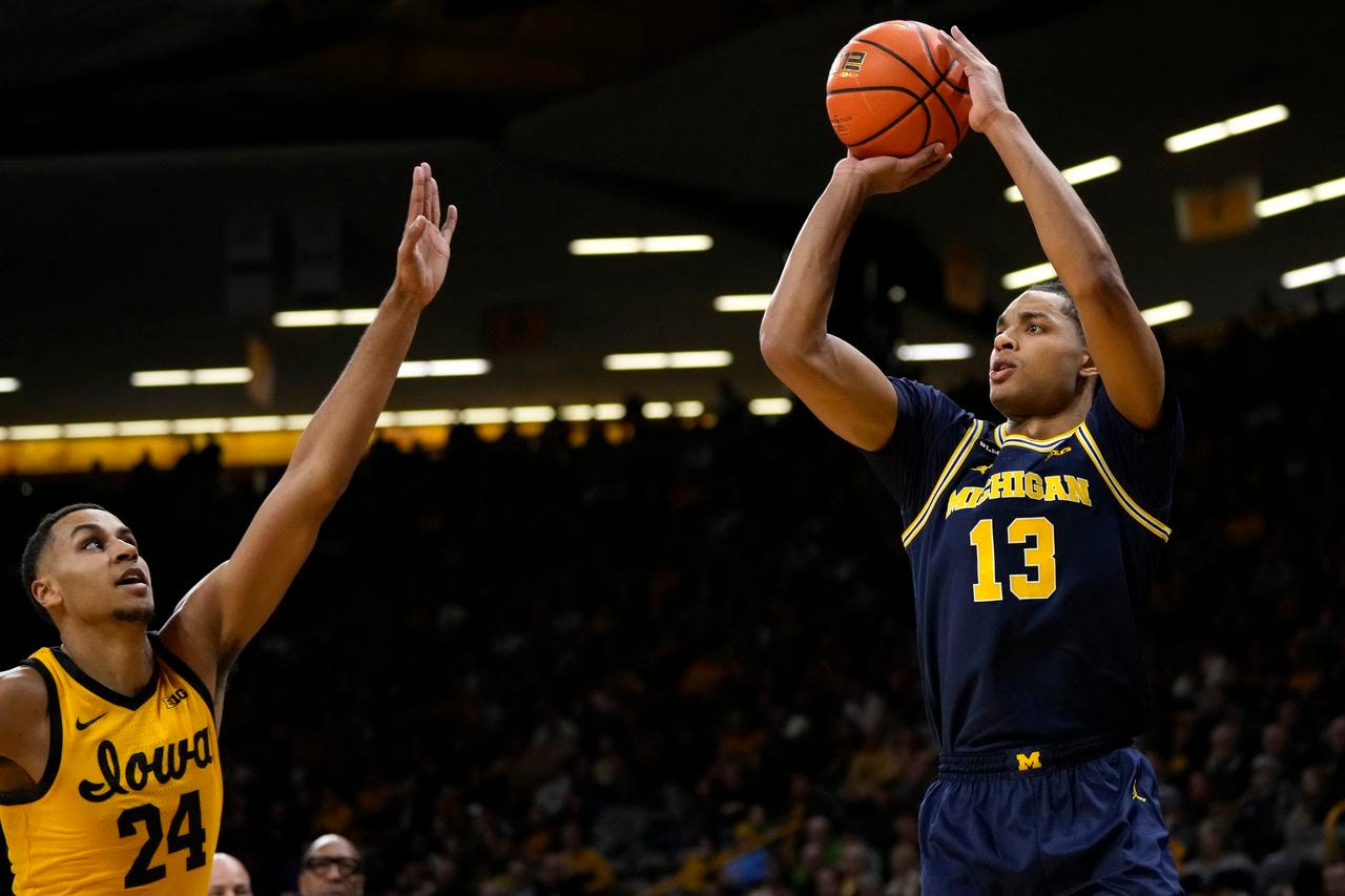 Jett Howard's monster game wasted in Michigan's stinging loss at Iowa -  mlive.com